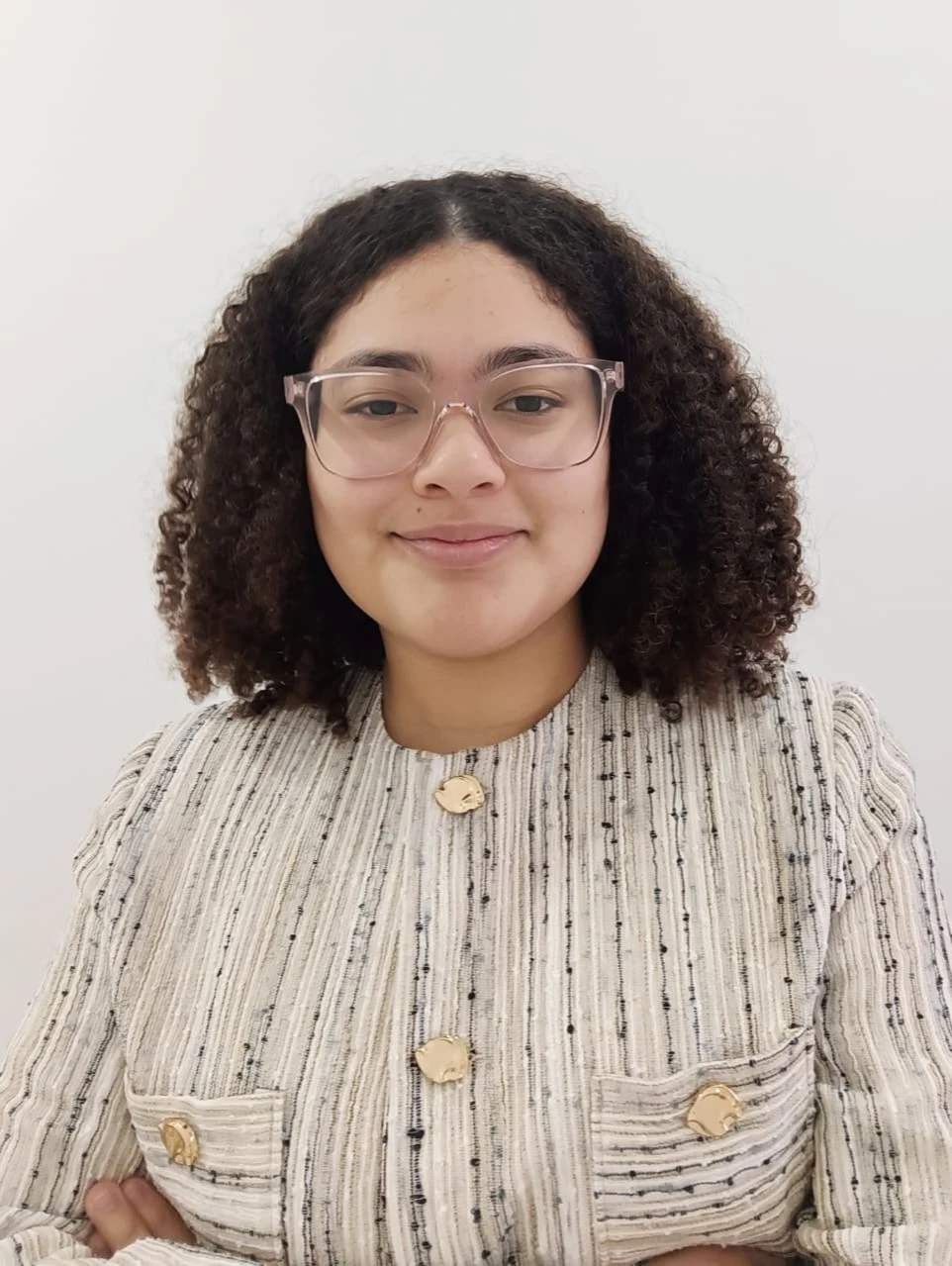 Foto de Mika Vaz sonriendo